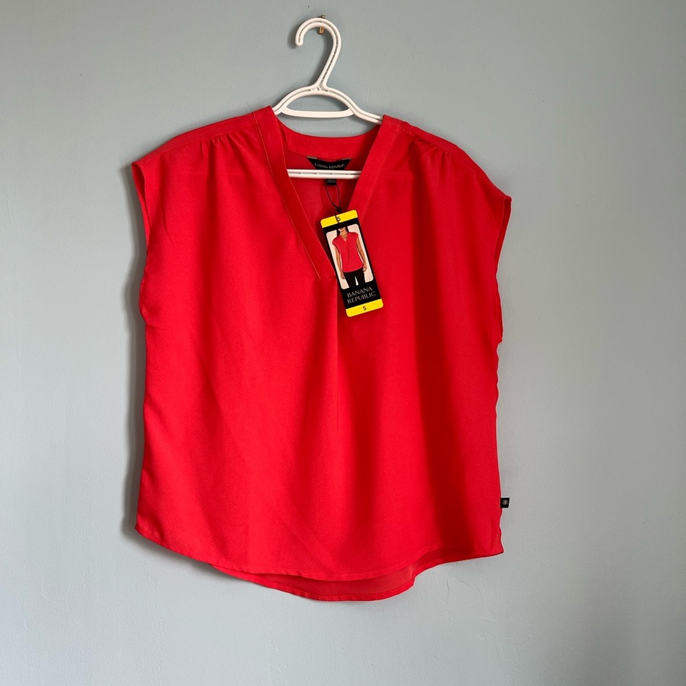 Banana Republic Coral V-Neck Cap Sleeve Blouse